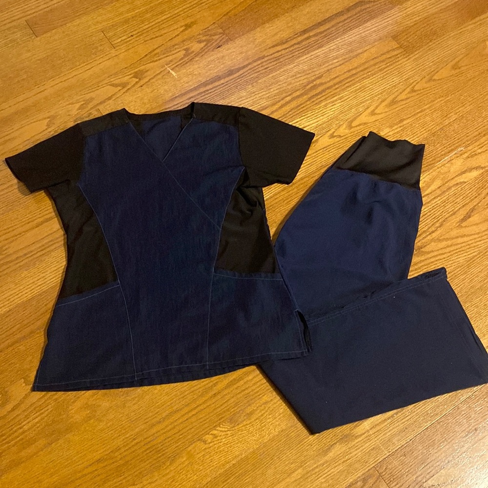 Wonderwink Spread Good Cheer Scrub set